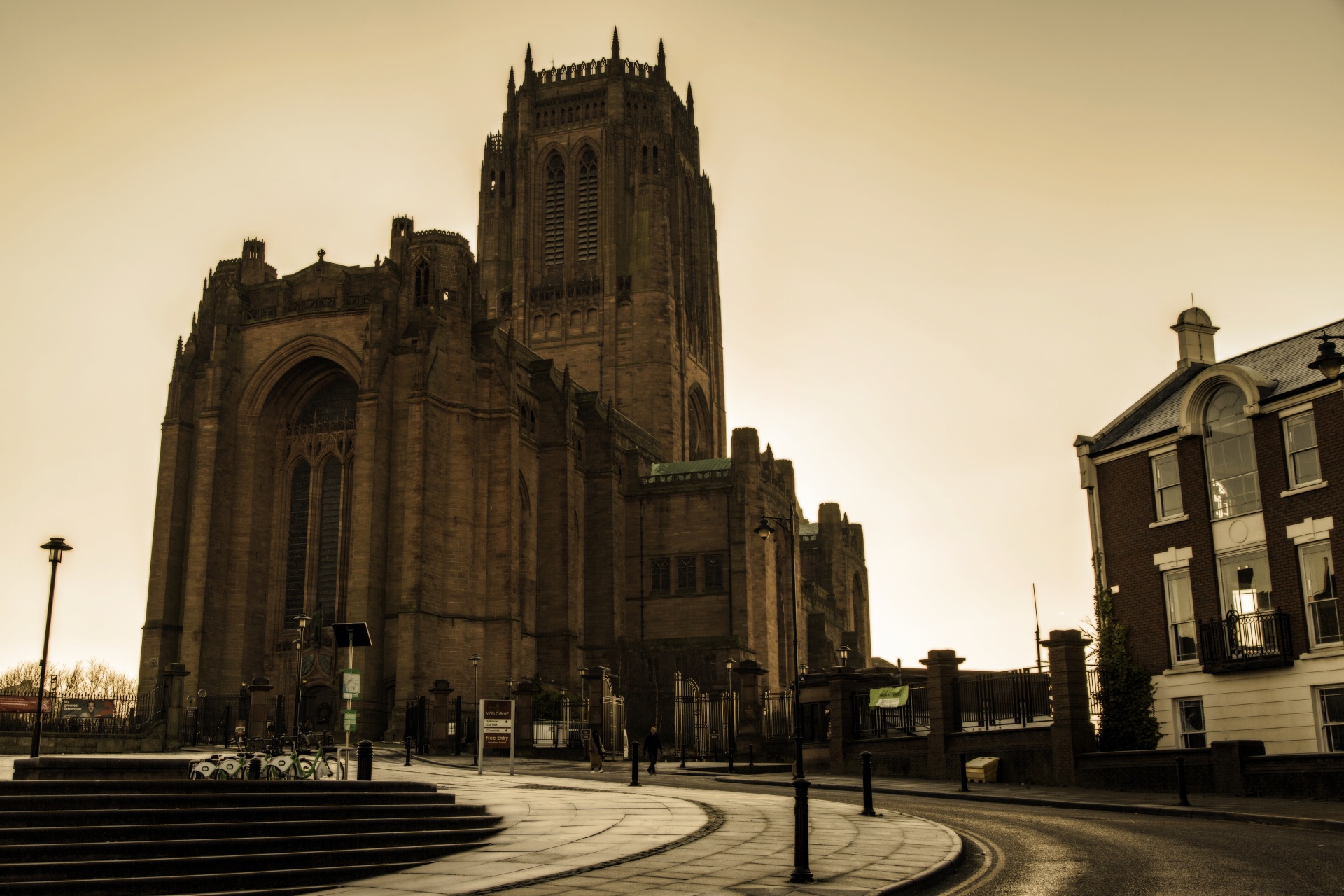 Liverpool Cathedral w zimie