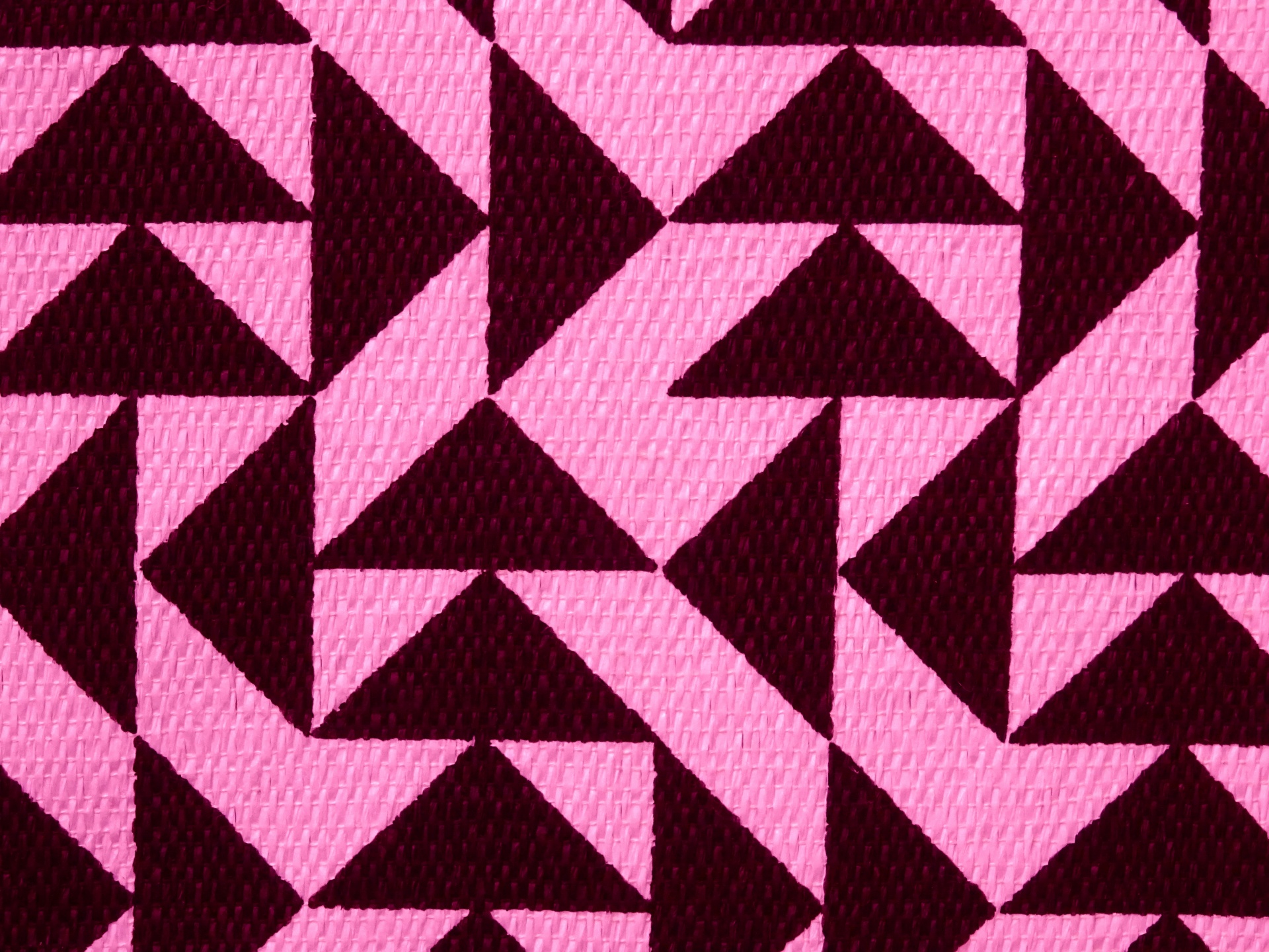 粉红三角形背景