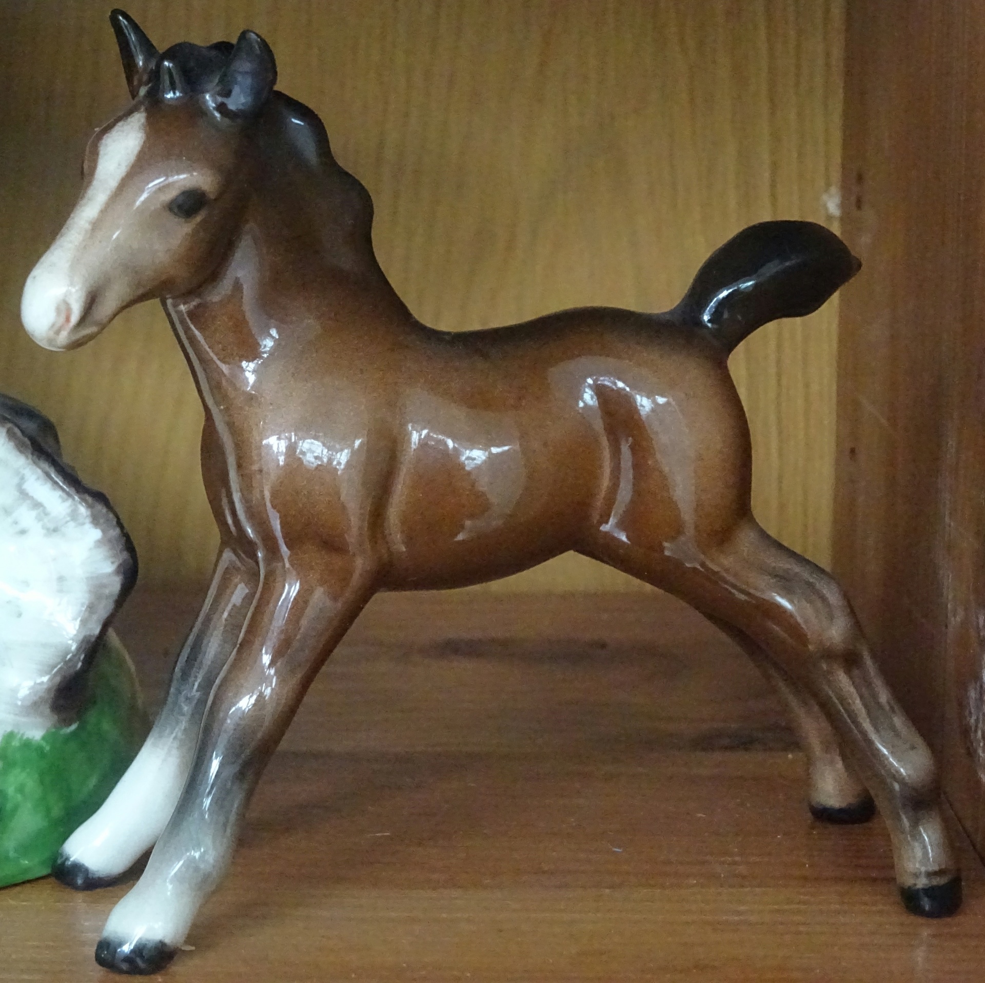Ornamento do cavalo de Brown Porcelain