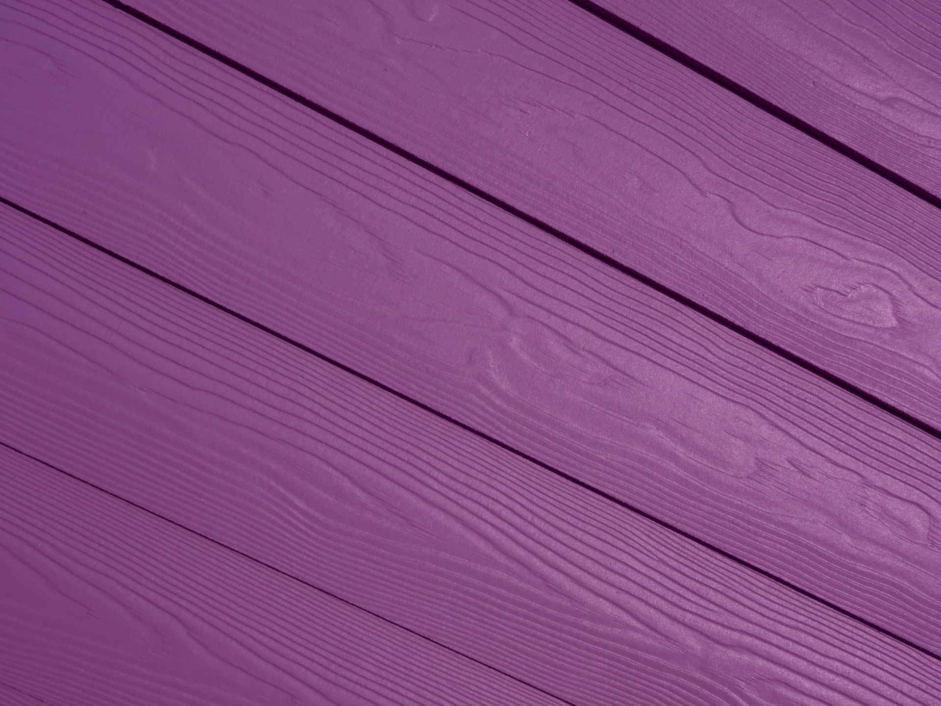 紫对角线木材的背景