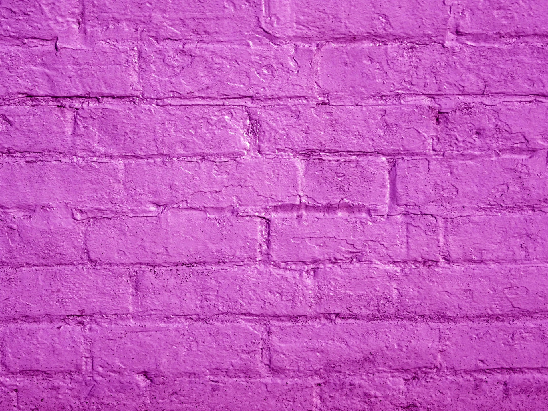 紫色彩绘砖墙