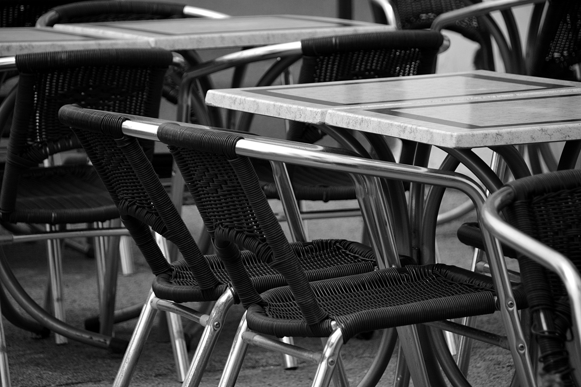 Mesas e cadeiras do restaurante
