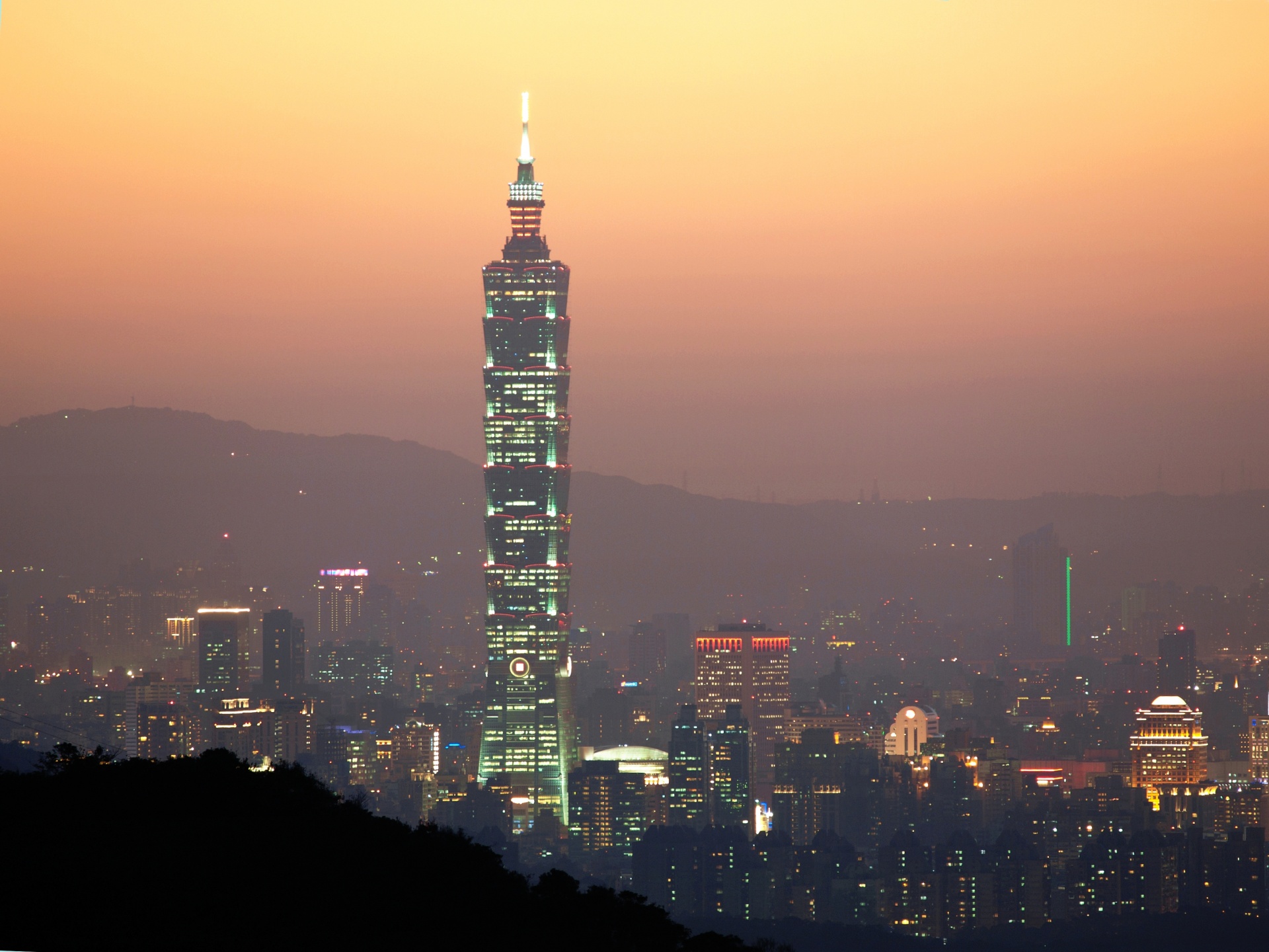 Taipei 101 a tarda crepuscolo