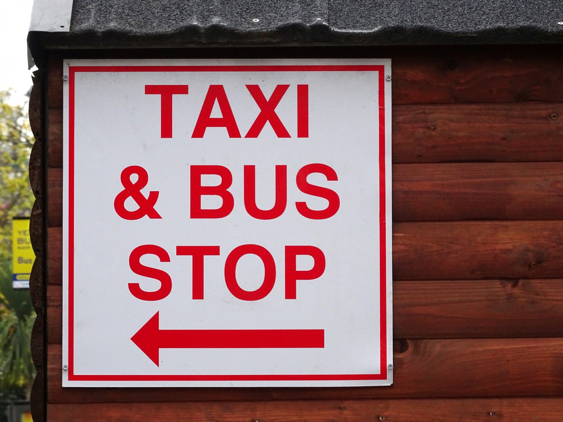 Такси и автобус Вход