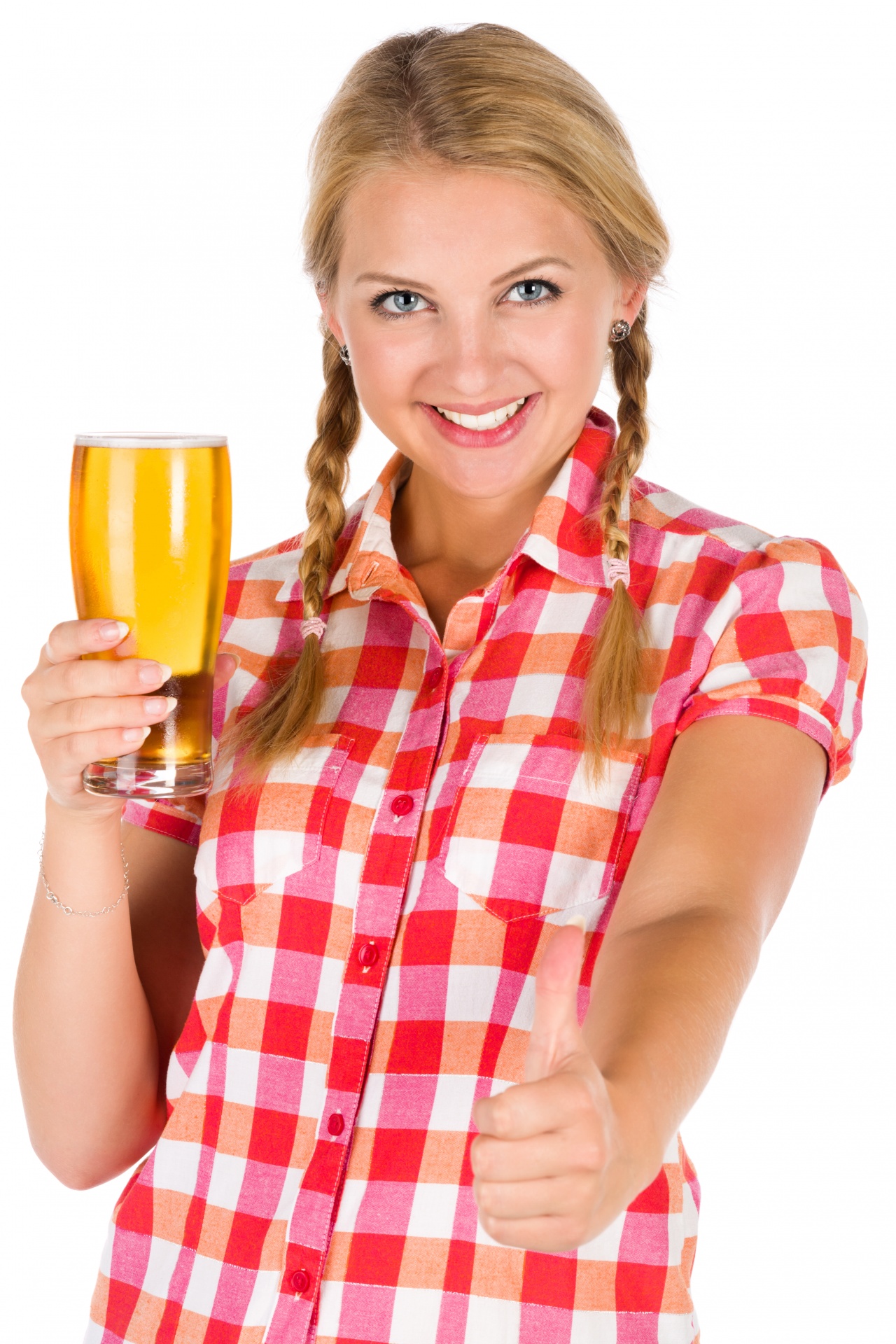 Giovane donna con la birra