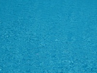 Blaues Wasser in einem Pool