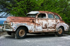 生锈的老式车