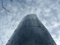 Ocelový zakřivený mrakodrap dosahuje neb