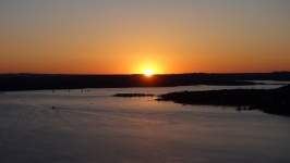 Zonsondergang over het meer van Travis