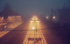 Bahnhof im Nebel