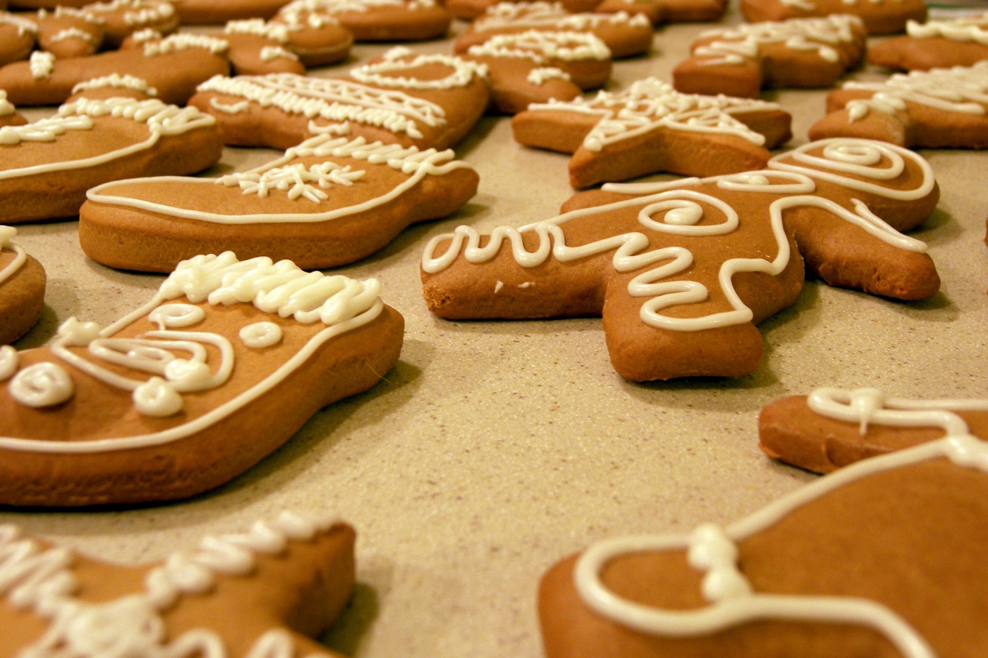 gingerbread-cookies-free-stock-photo-public-domain-pictures