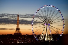 Eiffeltornet och pariserhjulet