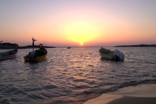 Bateaux Fisher au coucher du soleil