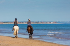 Montar a caballo en la playa
