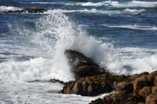 Oceanul crashing pe Rock