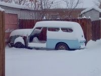 Снежный классический автомобиль