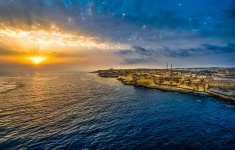 Nascer do sol no porto de Malta