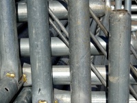 Fundo abstrato de tubos de alumínio
