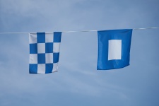 Синие и белые флаги