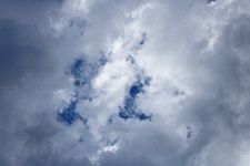 Nube blanca suelta