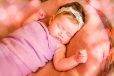 Nyfödd flicka sova