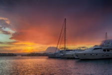 Patra Port zeegezicht bij zonsondergang