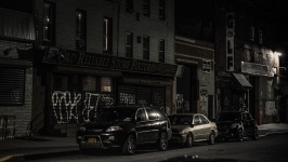 Calle en Brooklyn por la noche
