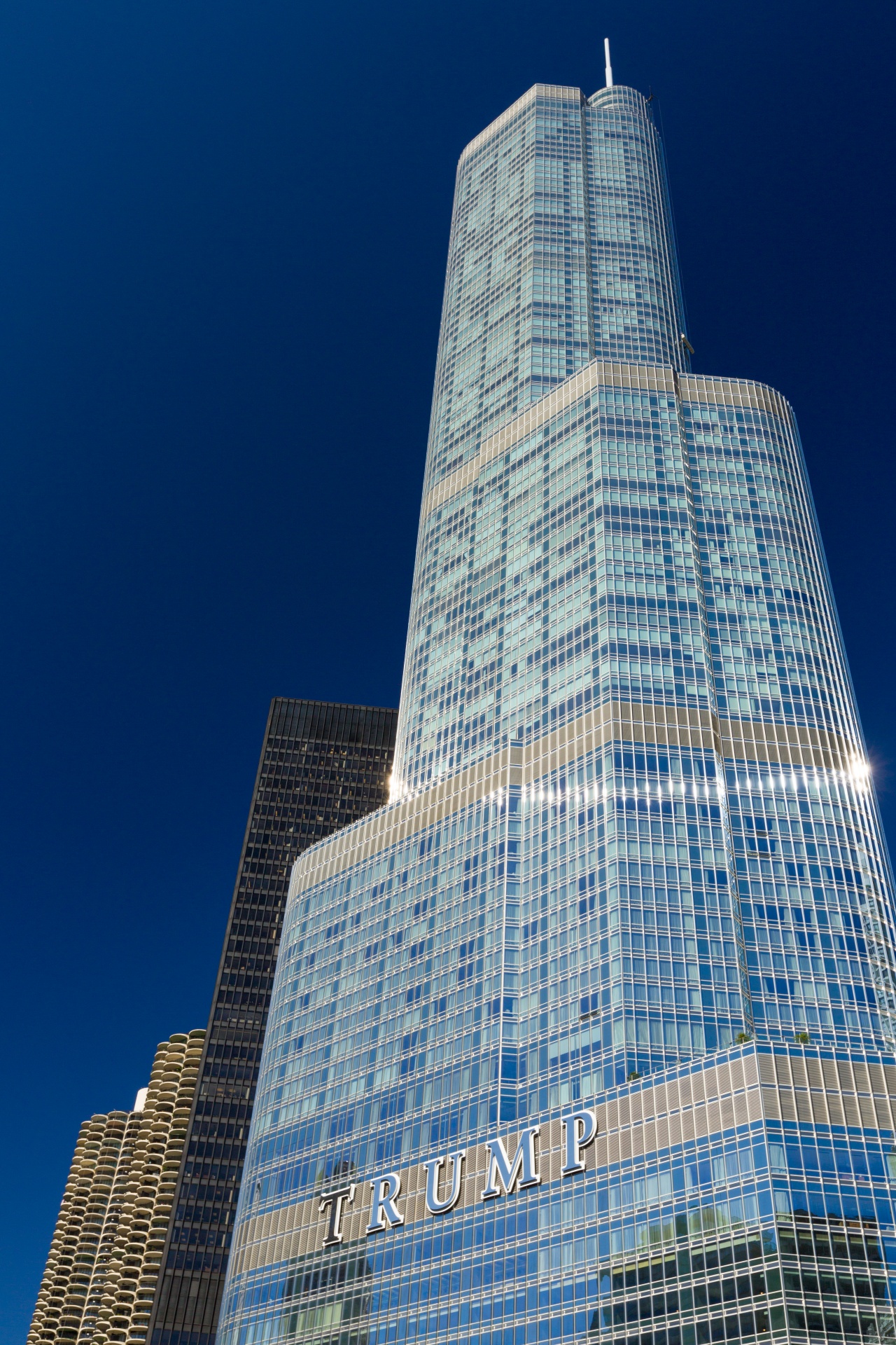 trump-tower-in-chicago-1515061102U7F.jpg
