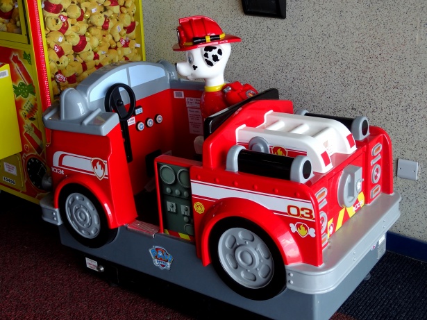 difícil Cercanamente élite Camión de bomberos para niños Stock de Foto gratis - Public Domain Pictures