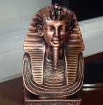 Forntida egyptisk farao statuett