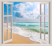 Pohled na pláž přes okno