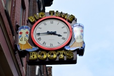 Big Time Boots Store Sign