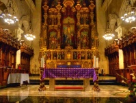 Katolikus templom belső oltár