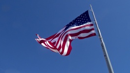 Fliegende amerikanische Flagge