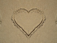 Corazón en la arena