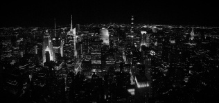 夜のニューヨークのスカイライン