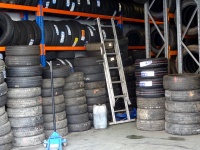 Garagem de vendas e reparos de pneus