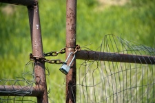 Wire Fence s visacím zámkem