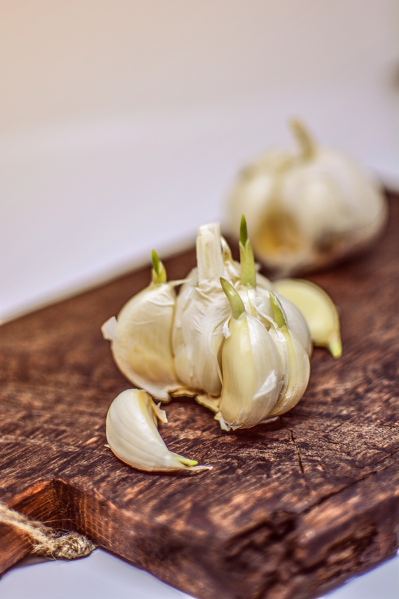garlic-on-cutting-board-free-stock-photo-public-domain-pictures
