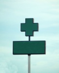 Pusty szpital zielony krzyż znak