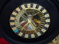 Kasino, das Roulette-Rad spielt