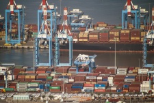 Containerterminal i hamn