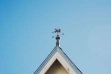 Wind vane with four winds