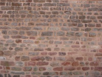 Muro di arenaria medievale irregolare