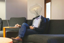 Lightbulb, arbetsplats, laptop, idé
