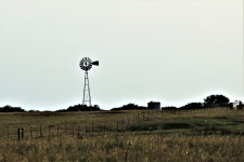 Větrný mlýn v zemi