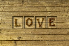 Holzschnitzerei Liebe Zeichen