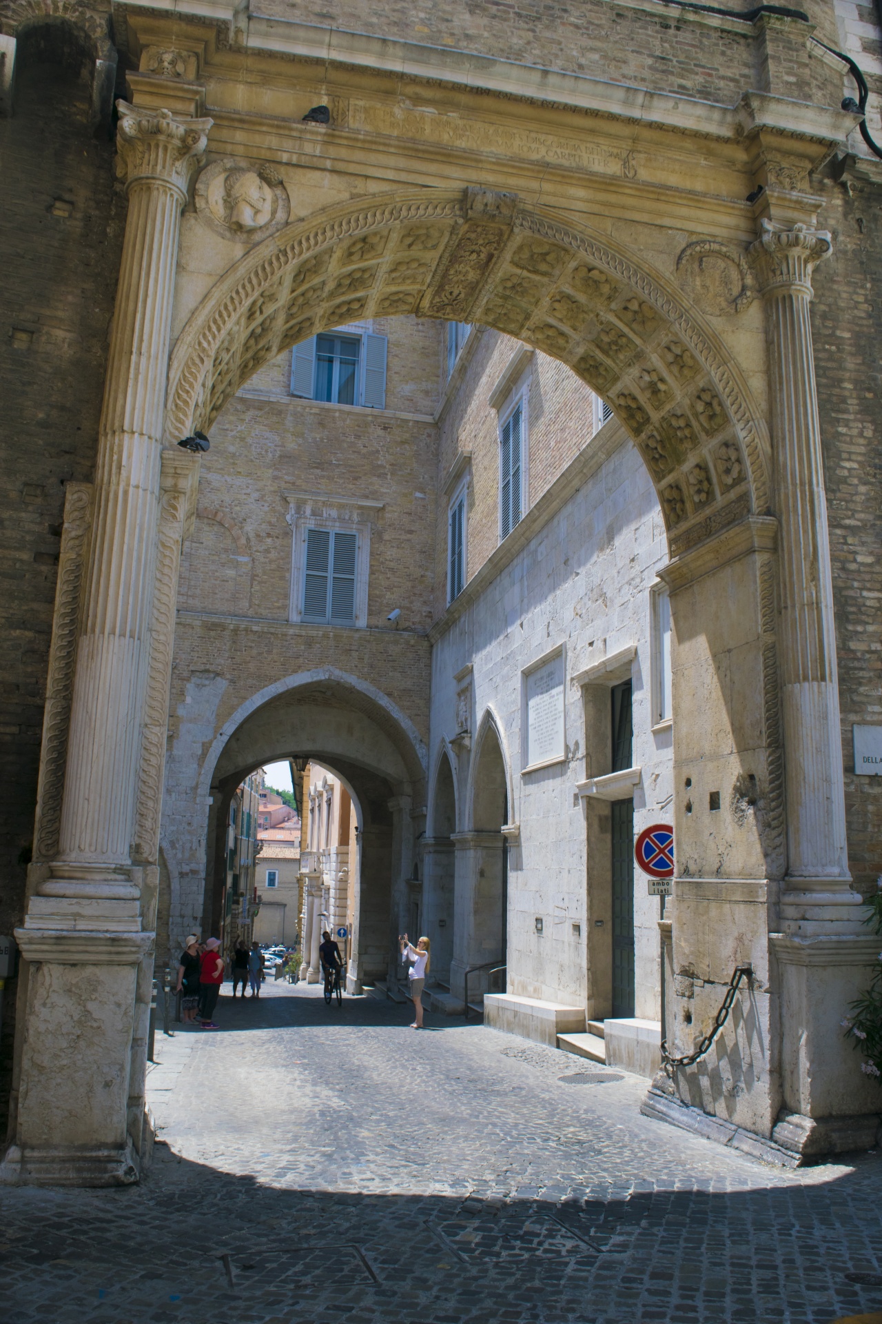Ancona 857