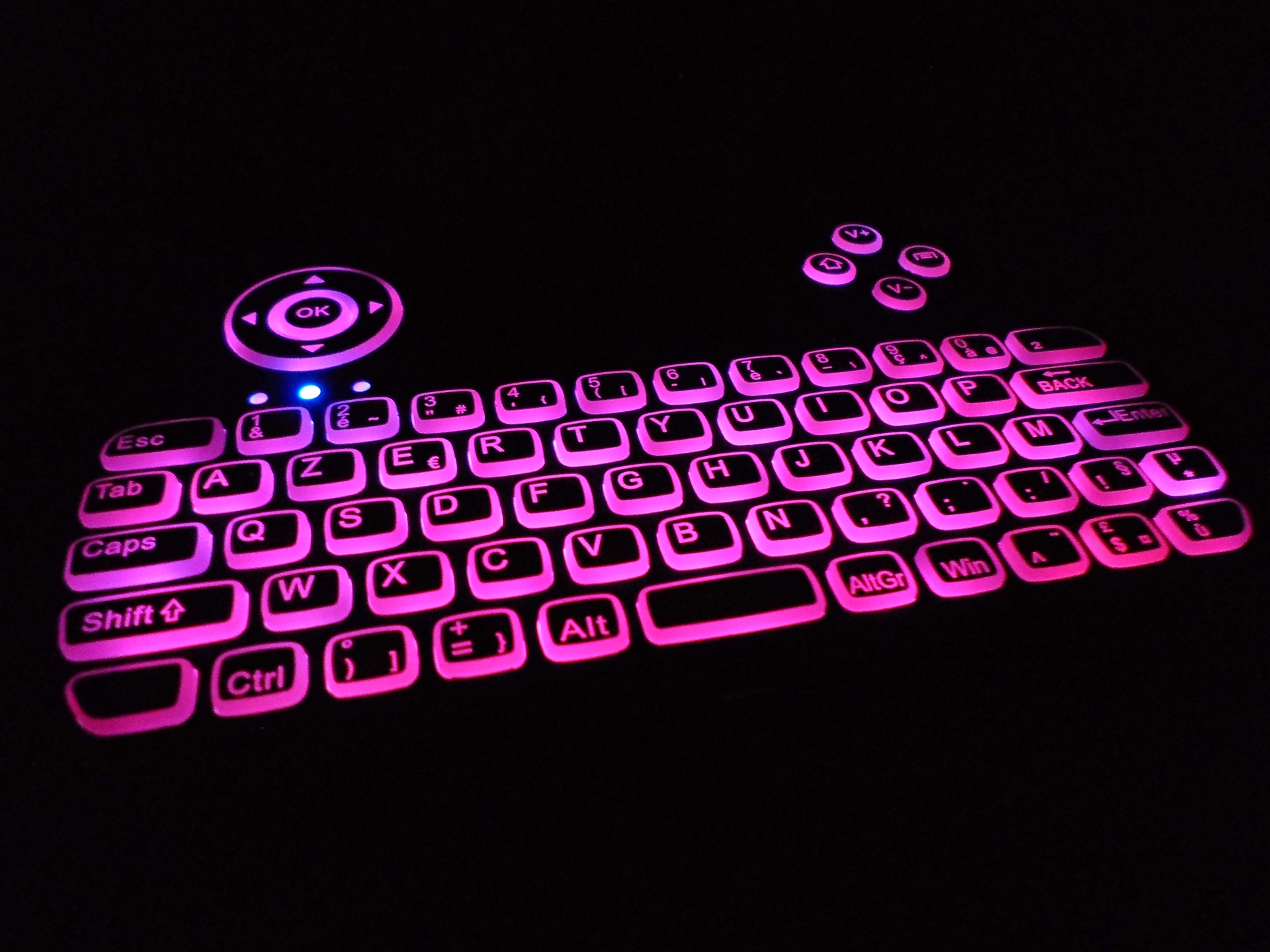 紫色背光阿泽蒂键盘