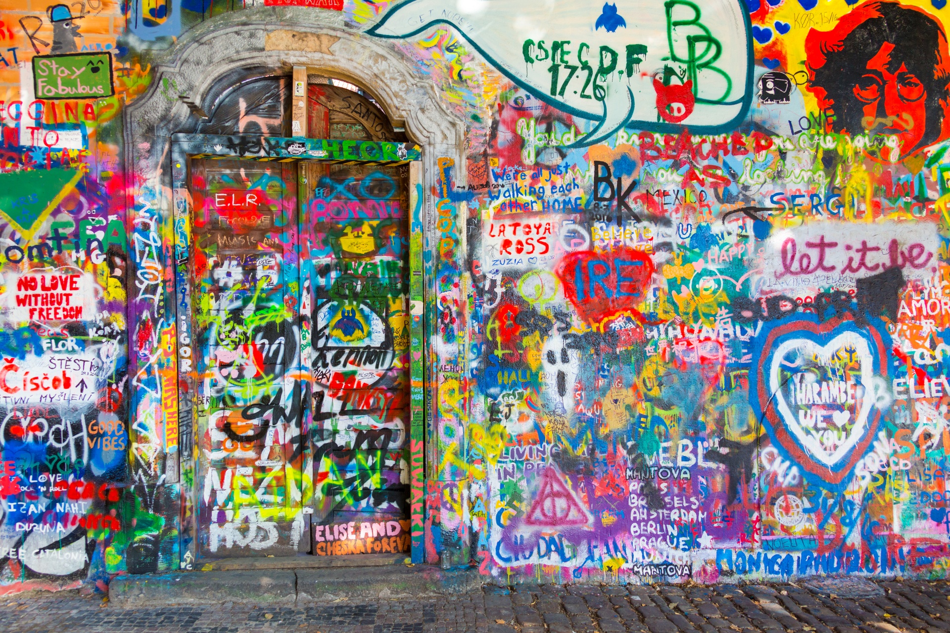 Graffiti muur in Praag
